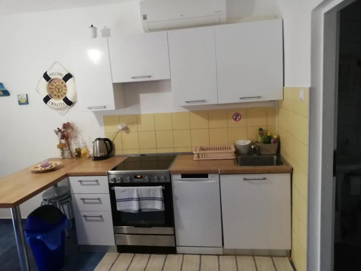 Apartment House Vir-To-All Vir